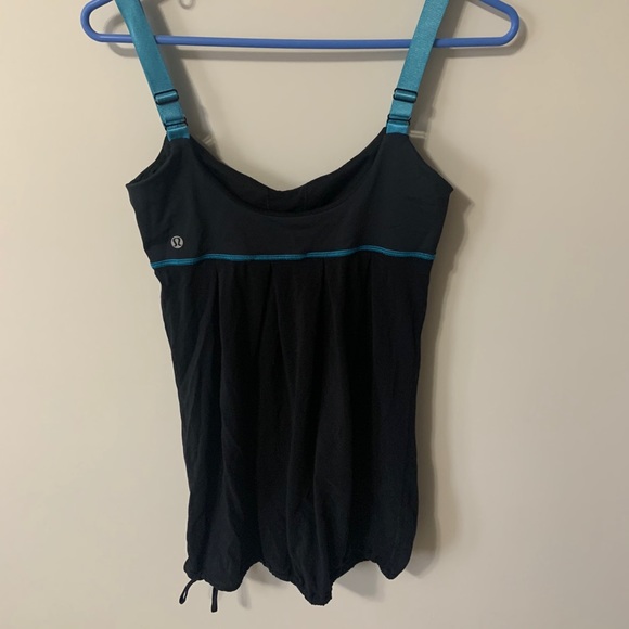Size 8 lulu lemon tank. Built in bra - Picture 2 of 2
